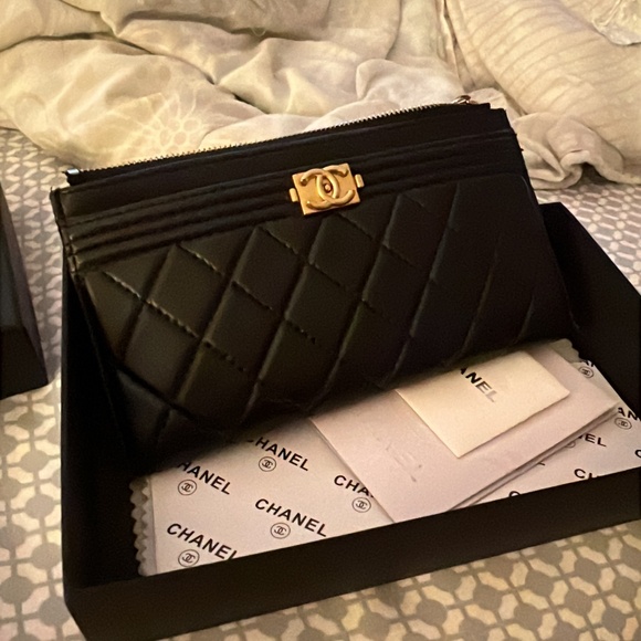 Leather Black zippy wallet - Picture 1 of 2